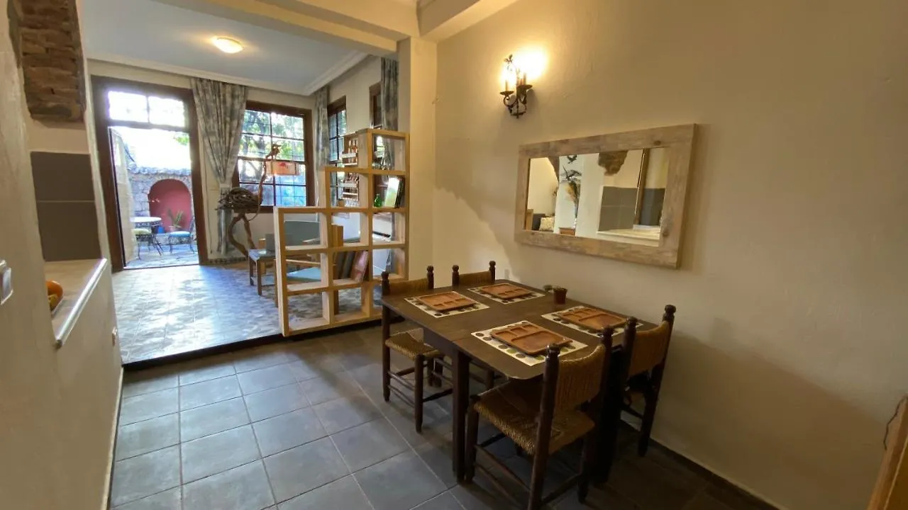 Old Town Cozy Villa In The Heart Of Antalya
